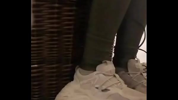 Jugueteo con mis pies.