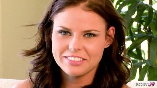 Sweet Small Ass and Tits Teen Taylor Russo seduce to Fuck by older Guy at Massage Parlour