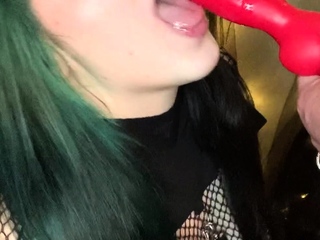 Solo Teen Using Toys Hairbrush and Finger Free Porn